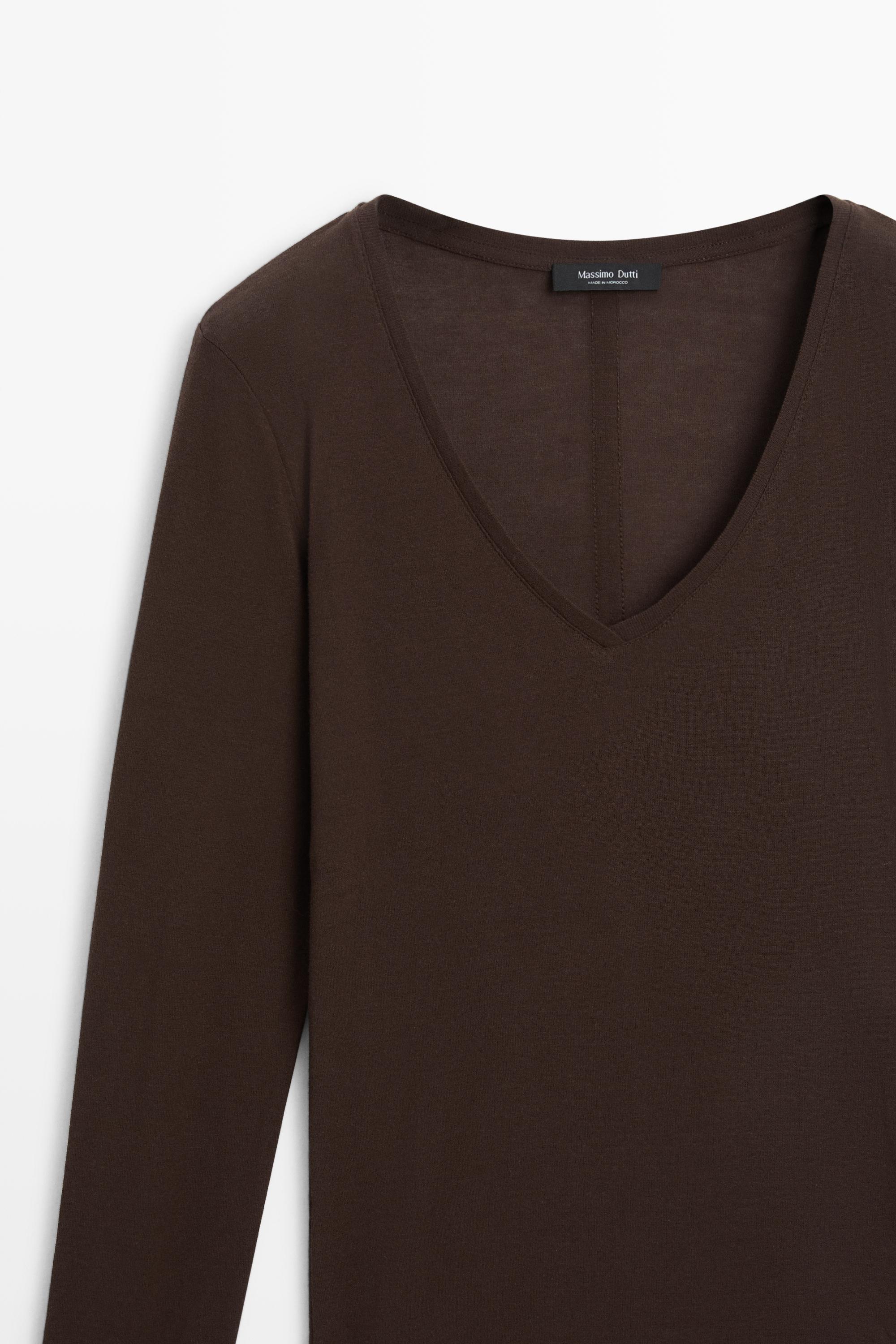 Slim fit long sleeve V-neck T-shirt